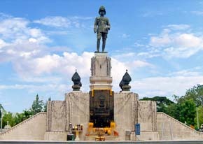 The memorial statue of King Rama VI - SiamBangkokMap