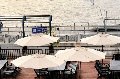 Aquatini Riverside Bar & Restaurant - SiamBangkokMap