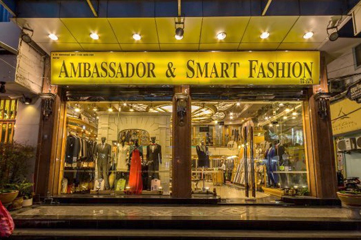 Exit.3* Ambassador & Smart Fashion : 28/1 Sukhumvit Soi 19   TEL. +669 8793 5696 (Whats App) - SiamBangkokMap